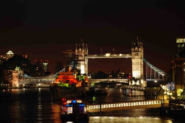 Thames River Cruise Trip by Night